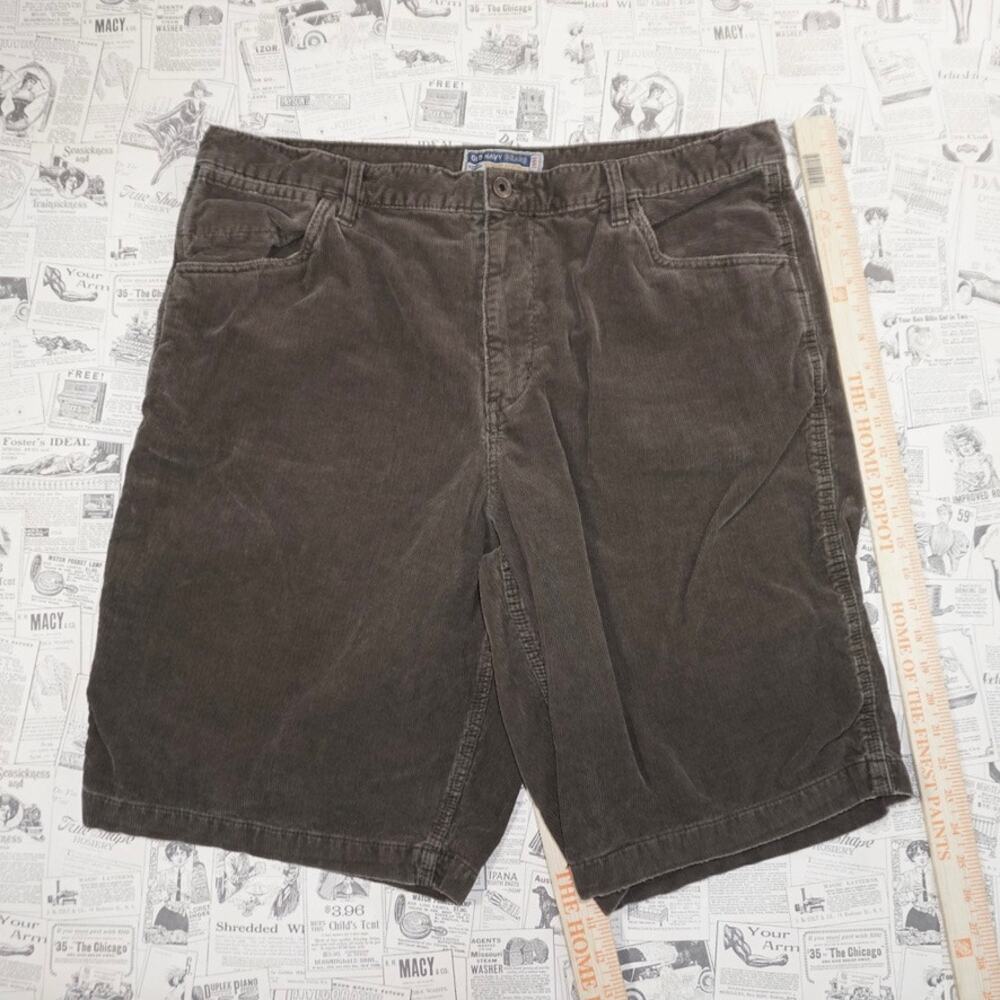 40 - Vintage Y2K Old Navy corduroy baggy 00s workwear shorts